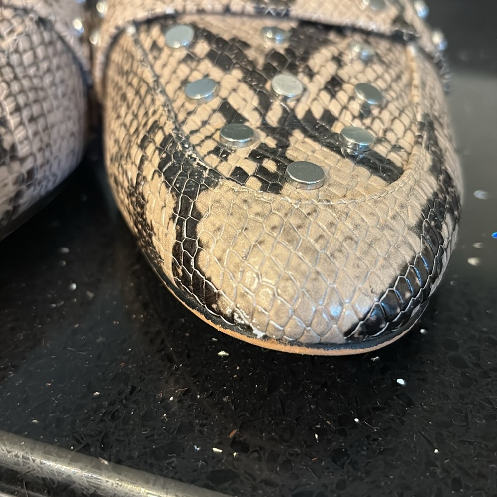 Vince Camuto Taupe Snakeskin Leather Two Piece Silver Studded Flats WENERLY - Picture 12 of 16